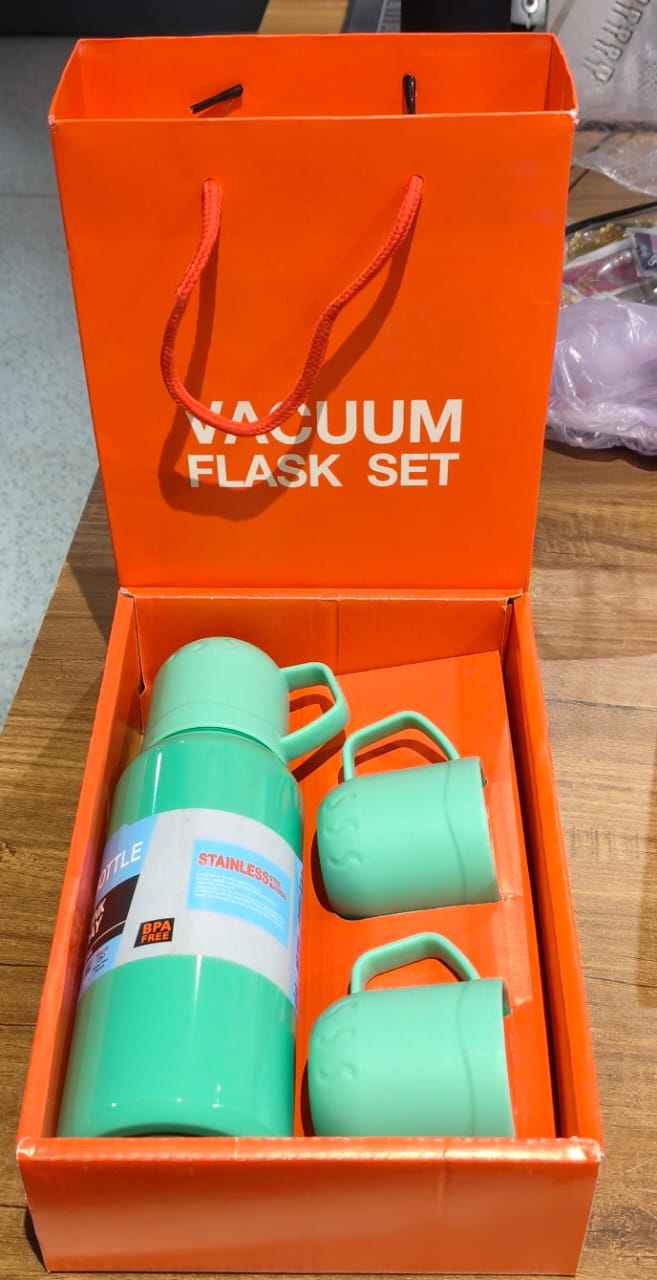 Green Vacuum Flask Set – Stainless Steel Thermos with 3 Cups, Approx 500ml Green Vacuum Flask Set – Stainless Steel Thermos with 3 Cups, Approx 500ml